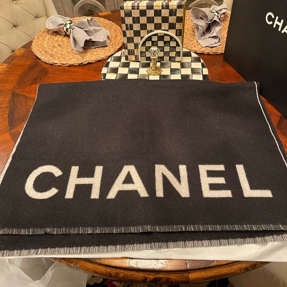 Chanel Stole/Wrap/Scarf Fall-Winter 2023-2024